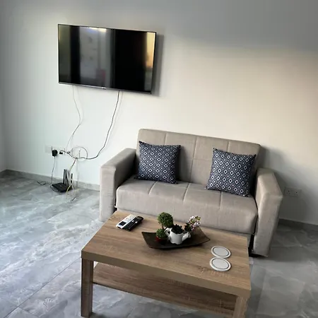 Beachside Light House Kato 82 Apartman Paphos